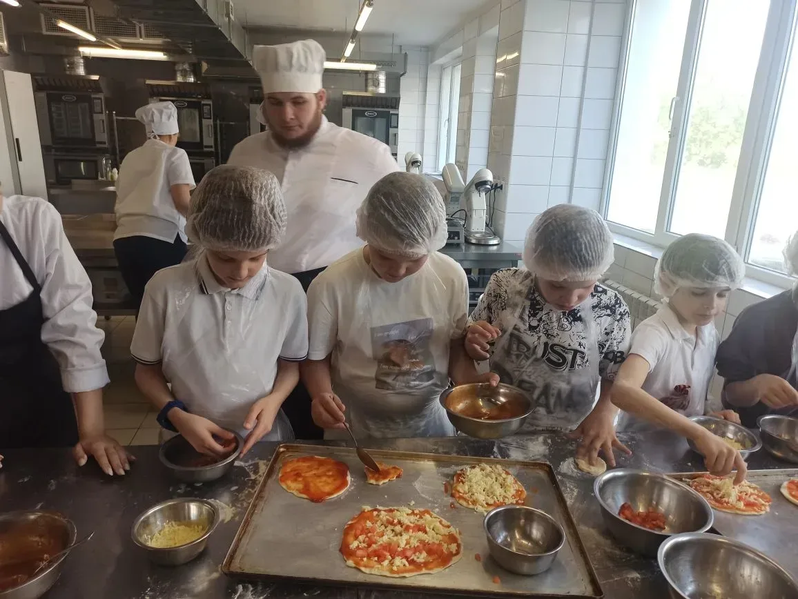🍕 3Б и 3В в деле: как мы покоряли кулинарный колледж!  Не просто экскурсия, а настоящая магия! Наши 