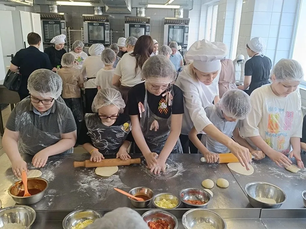 🍕 3Б и 3В в деле: как мы покоряли кулинарный колледж!  Не просто экскурсия, а настоящая магия! Наши 