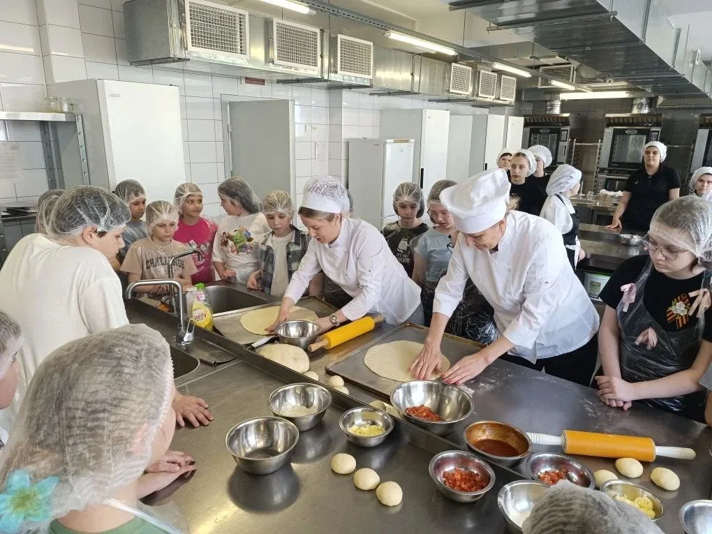 🍕 3Б и 3В в деле: как мы покоряли кулинарный колледж!  Не просто экскурсия, а настоящая магия! Наши 