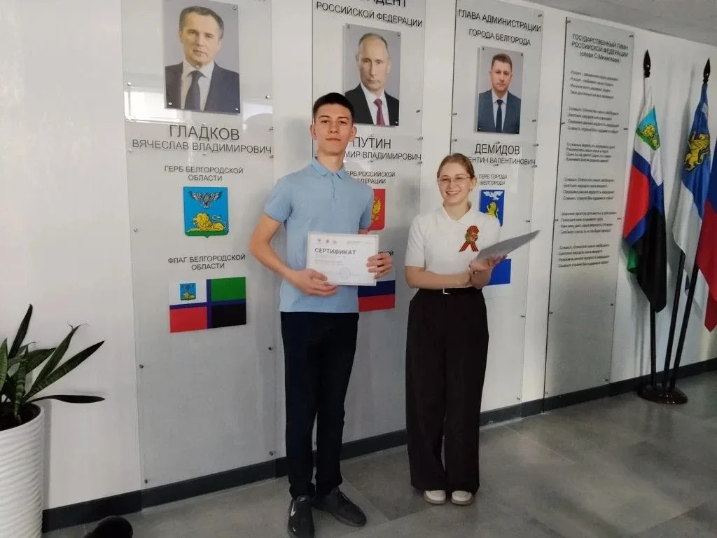 🇷🇺 Сегодня в школе прошла торжественная линейка, посвященная началу новой учебной недели.  Церемония