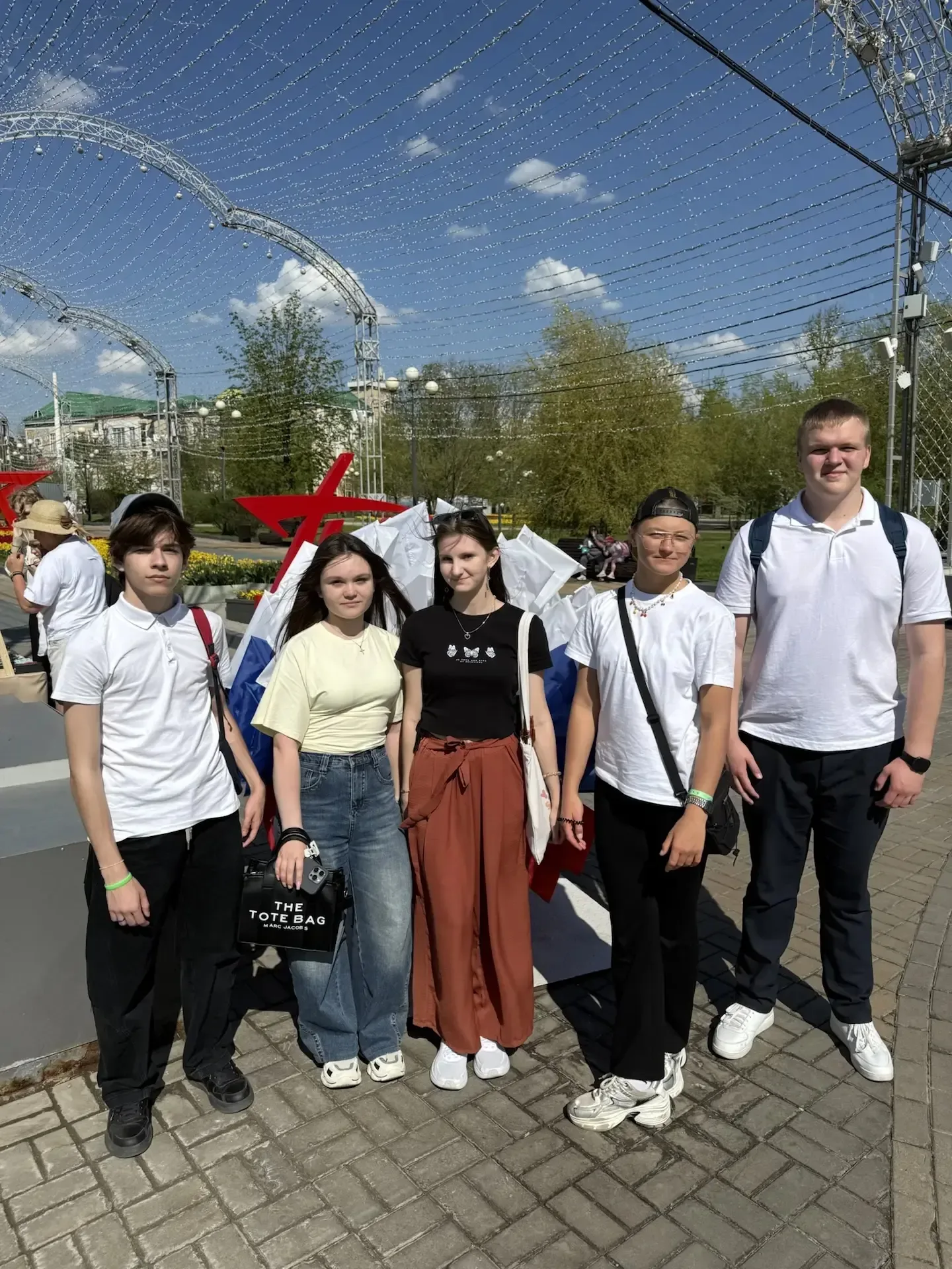 🥰Учащиеся 9 «В» класса вместе с классным руководителем Самарцевой Екатериной Андреевной провели заме
