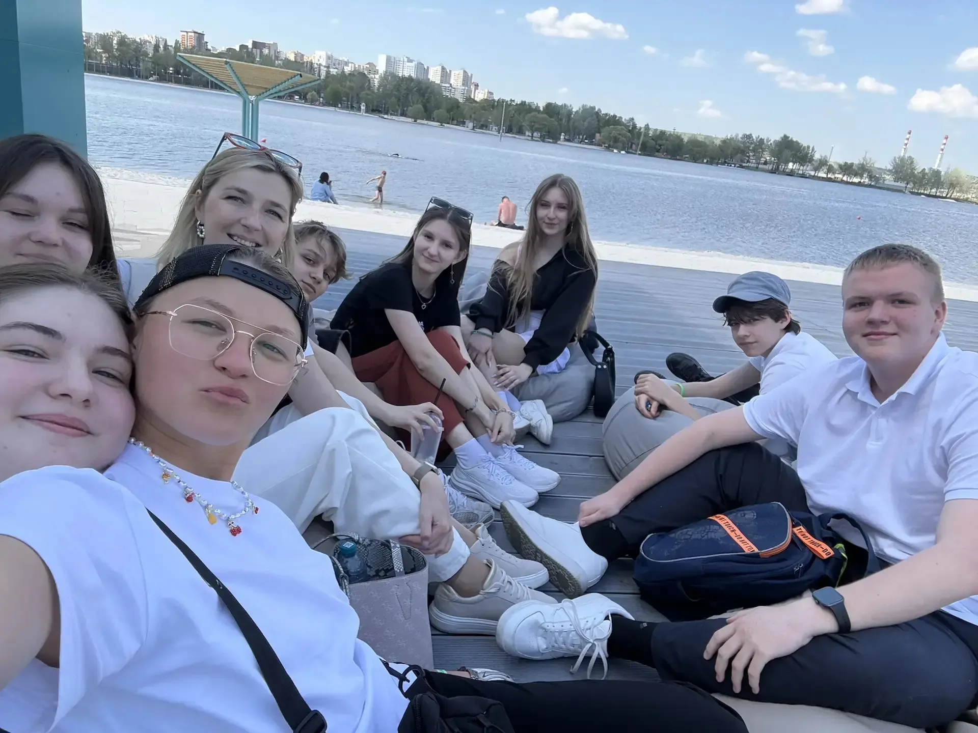 🥰Учащиеся 9 «В» класса вместе с классным руководителем Самарцевой Екатериной Андреевной провели заме
