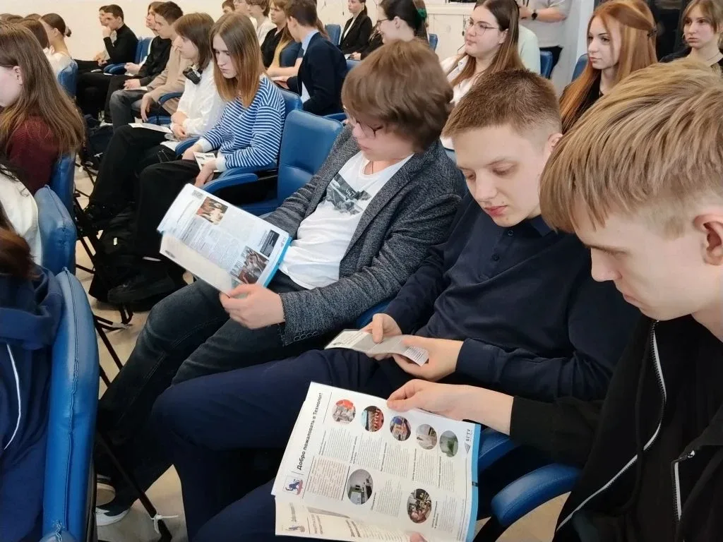 💼29 апреля в школе прошло профориентационное мероприятие для учащихся 9-11 классов.  📊Преподаватели 