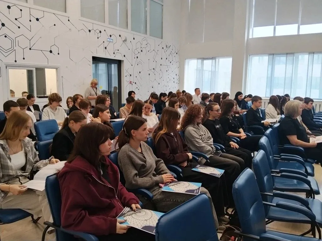 💼29 апреля в школе прошло профориентационное мероприятие для учащихся 9-11 классов.  📊Преподаватели 