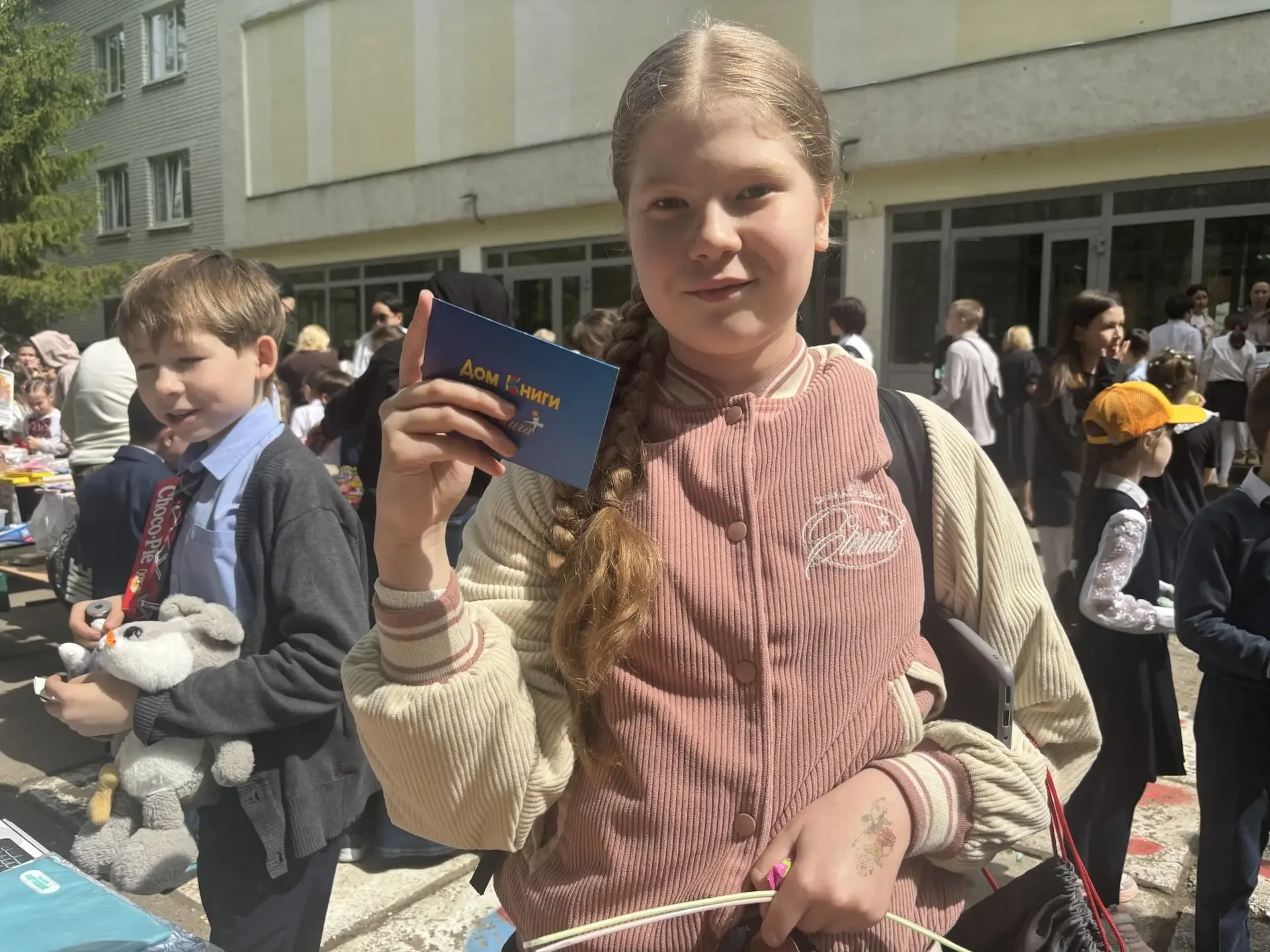 📍Весна расцветает добром: как прошла наша благотворительная Ярмарка! 🌷✨ 📍На этой неделе наша школа н