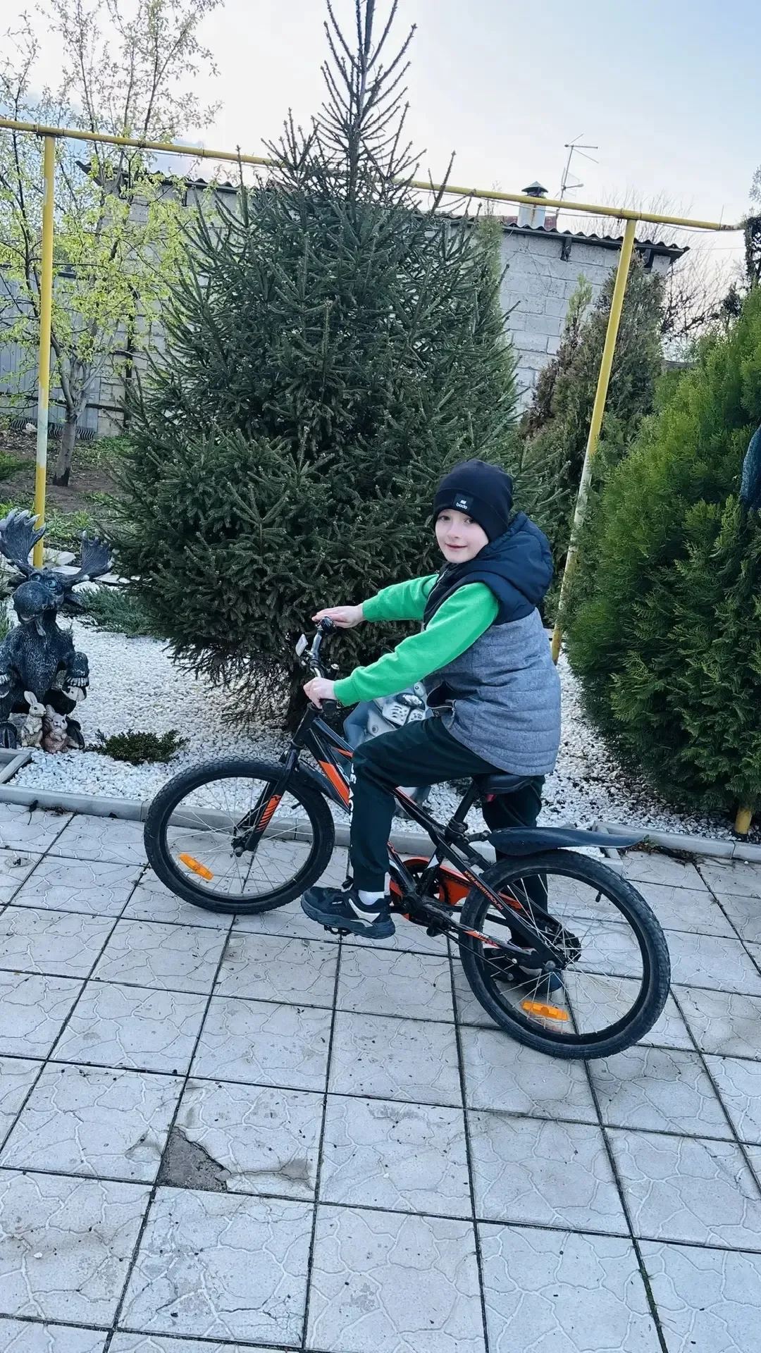 🌱 Майские заботы и радости от Ратислава, 1 «Б»  Встречайте нового участника фотокросса "Пока сады цв