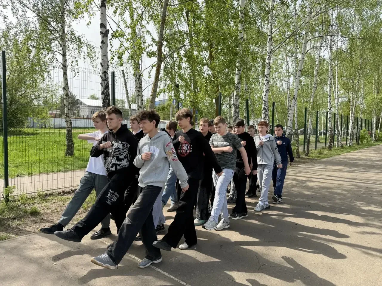 В эти дни учащиеся 8-х классов приняли участие в сборах, где каждый день был расписан по минутам.  Ч