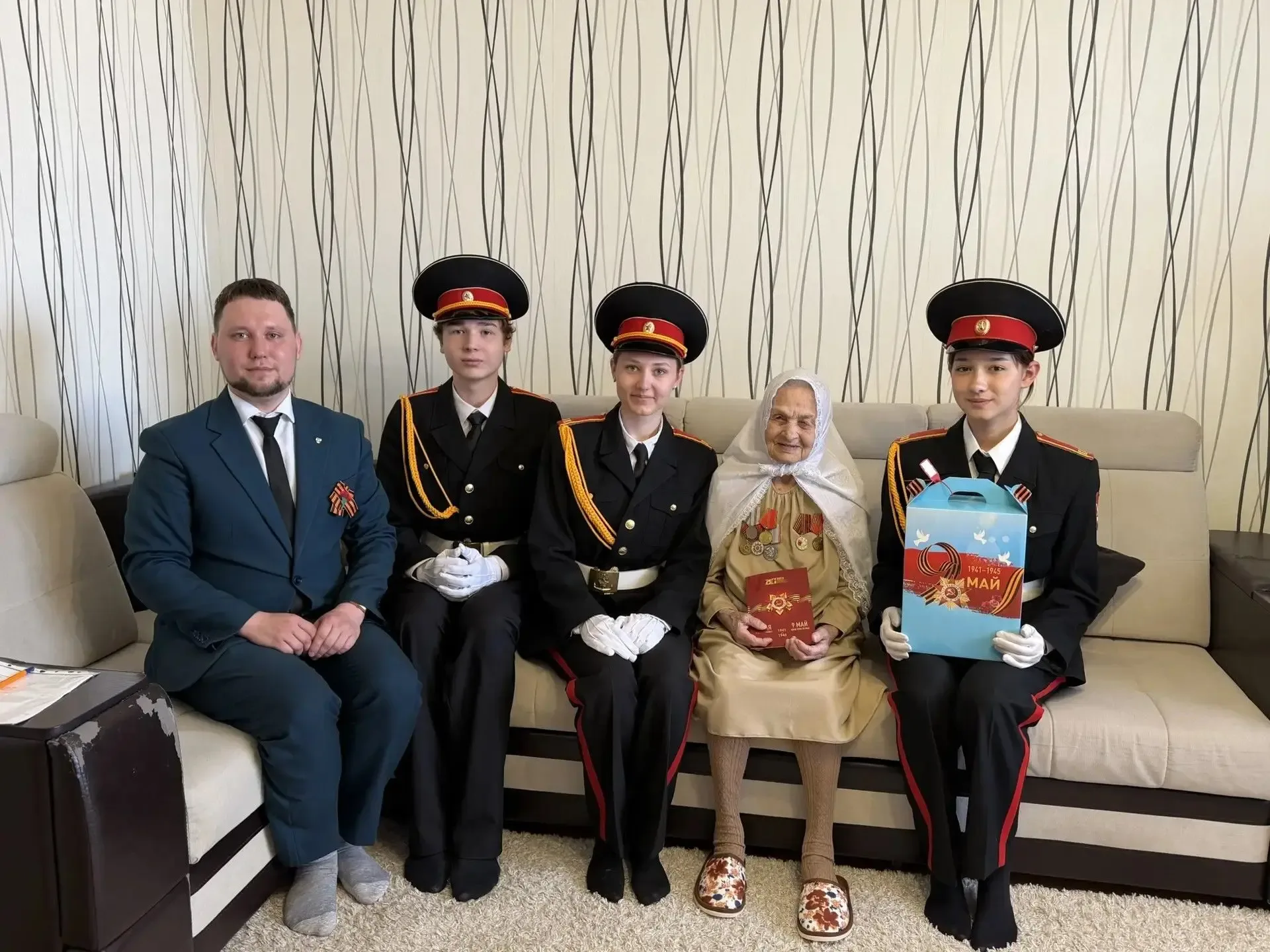 В преддверии Великого Дня Победы наши лицеисты поздравили ветеранов и тружеников тыла. 🕊️  Зеленодол