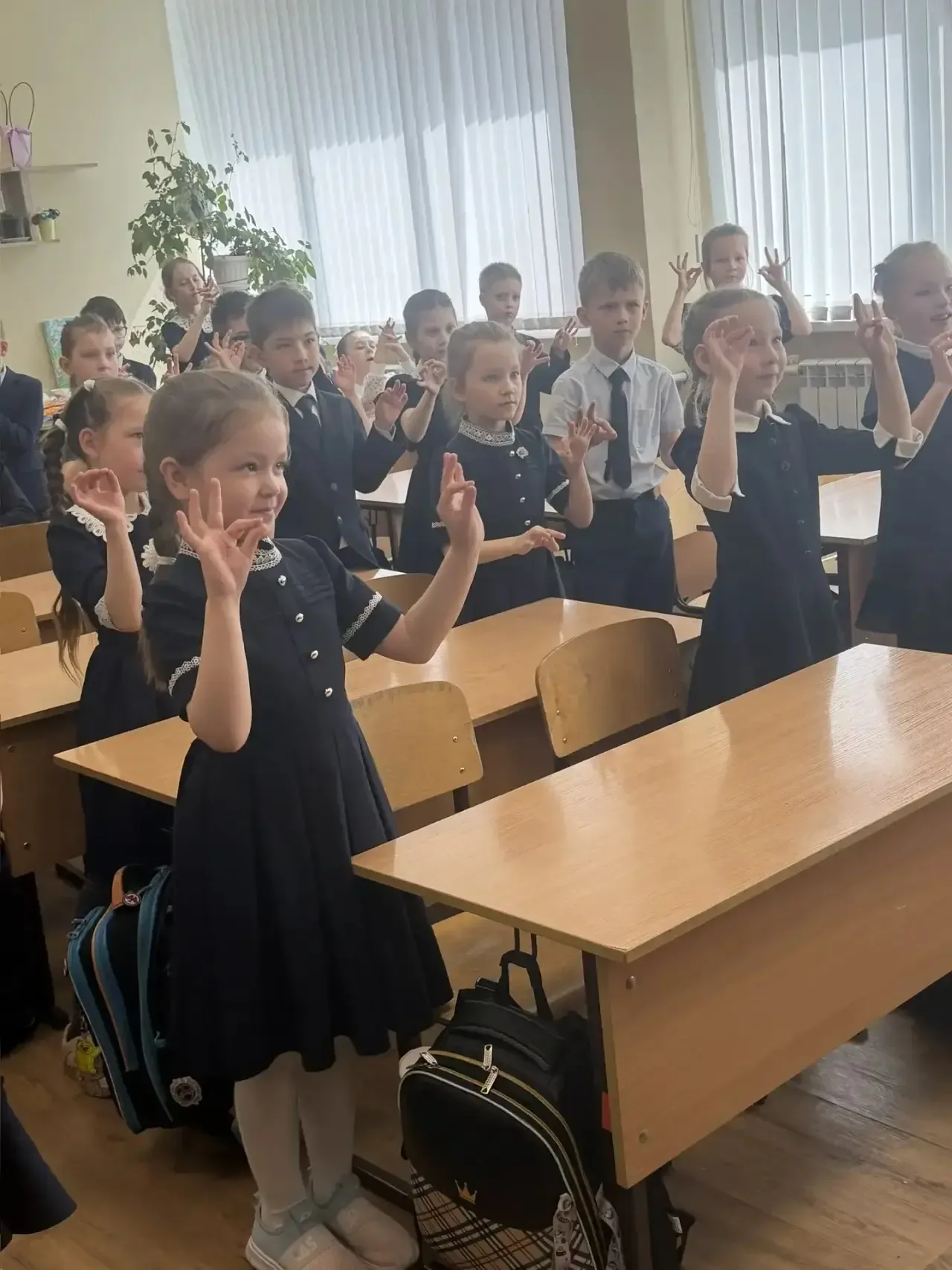 В ГОСТЯХ У СКАЗКИ! 🤗  15 мая ученики 1 «Б» класса посетили спектакль по мотивам русской народной ска