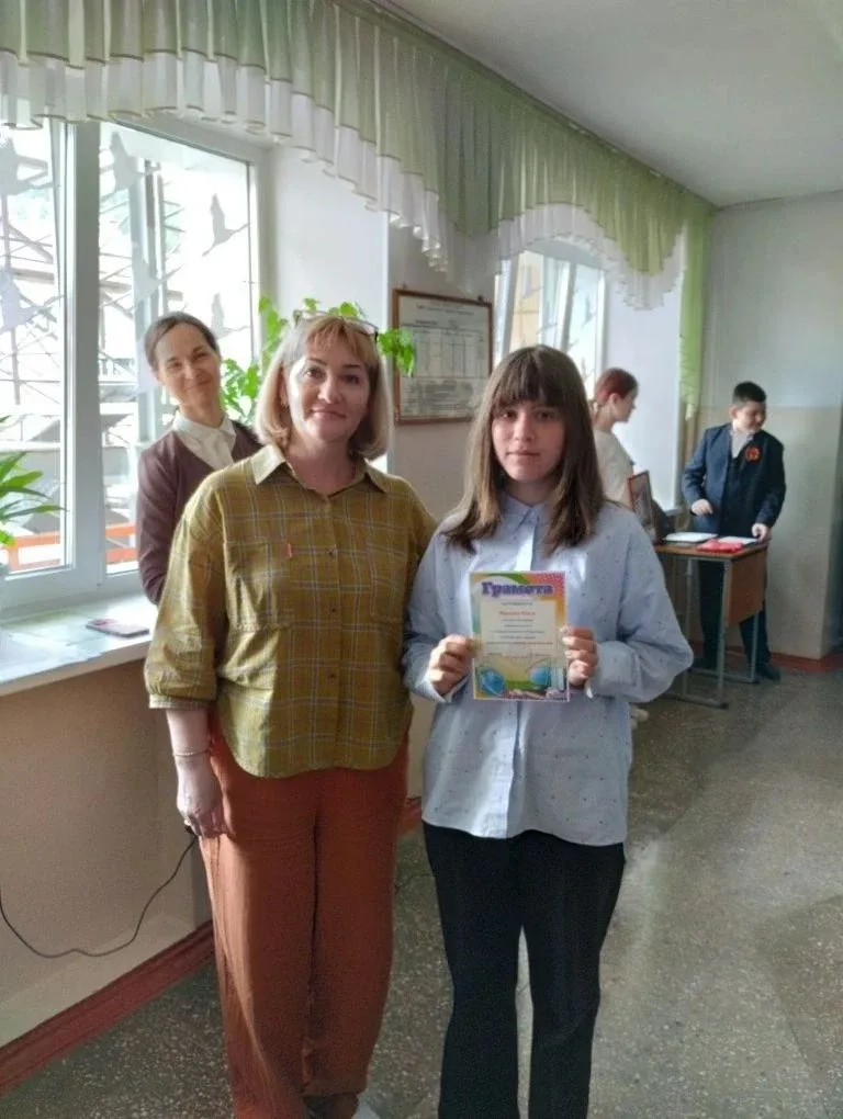 В преддверии майских праздников в гимназии  прошла торжественная линейка, посвященная завершению уче