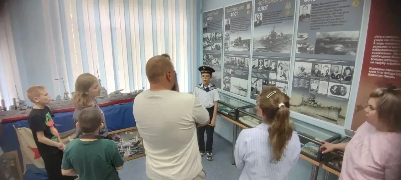 Сегодня 15 мая в музей выпускников Школы Соловецких Юнг приехали гости из Оренбурга. Ребята учатся в