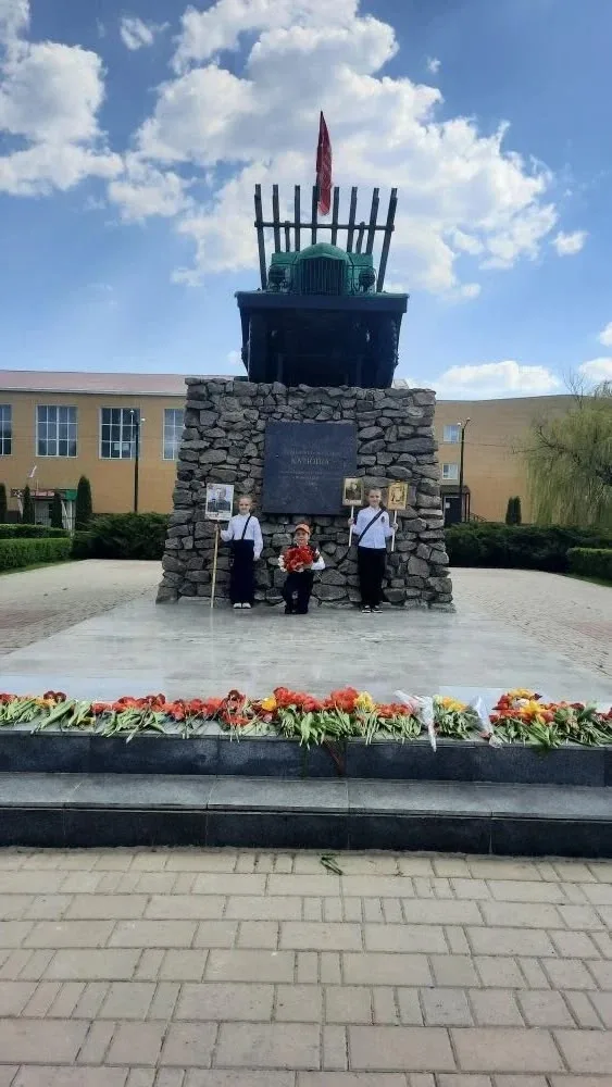 В преддверии Дня Победы у ребят 2 А  / кл. Рук. О. А. Мещерякова/ класса МБОУ СОШ № 4 г. Грязи проше