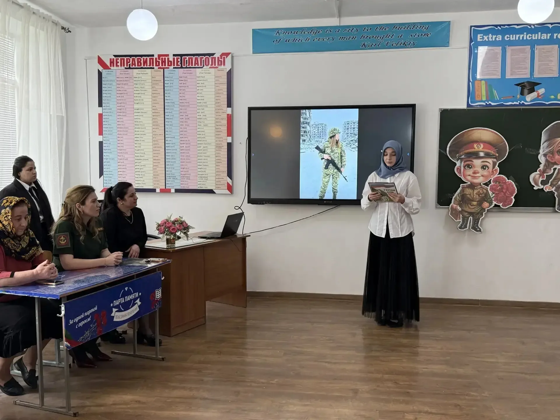Вчера  в Халимбекаульской школе прошла удивительно тёплая   встреча. В гостях у ребят 10 класса,  бы