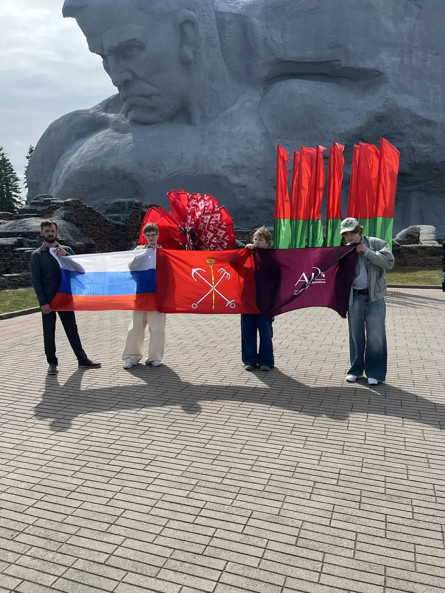 ОЖИВШИЕ КАМНИ БРЕСТСКОЙ КРЕПОСТИ  🔸В рамках международной акции «Миссия ДОБРО-2026» волонтеры из Бел