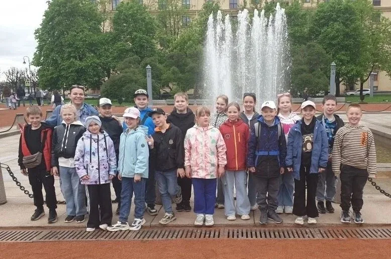 Обучающиеся 3 "б" и 3 "г" классов провели выходные с пользой в Санкт - Петербурге.  Ребята посетили 