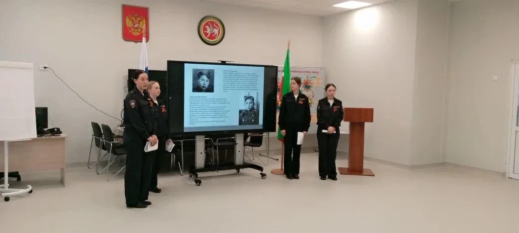 В преддверии Дня Победы, к нам пришли курсанты Казанского Юридического института во главе с доцентом