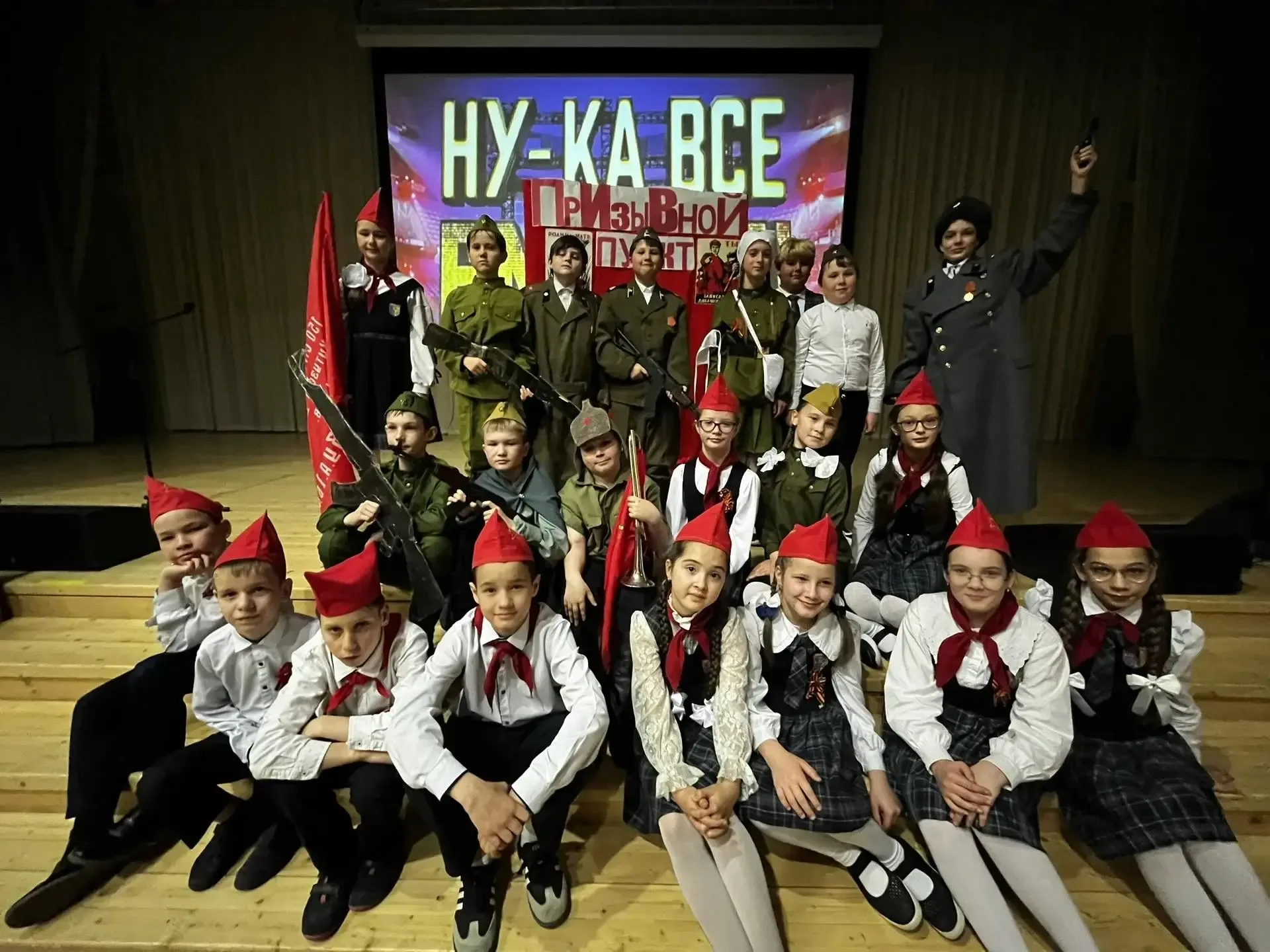 Песни военных лет в лицее: память и единство В нашем лицее на переменах зазвучали песни военных лет,
