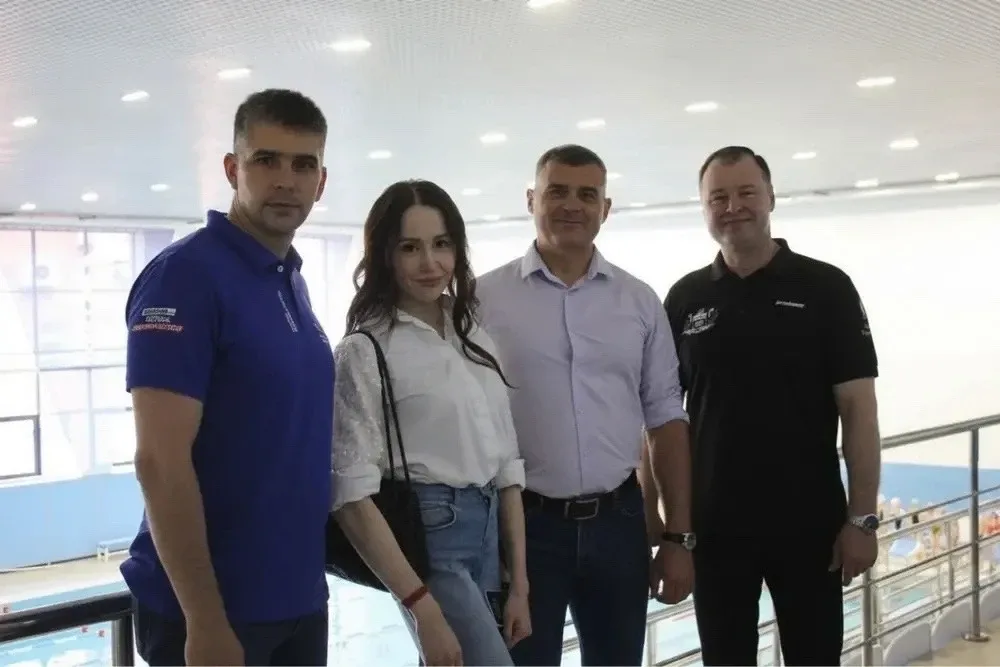Министр спорта ЛНР посетил спортивные объекты Тюменской области  Директор областного департамента фи
