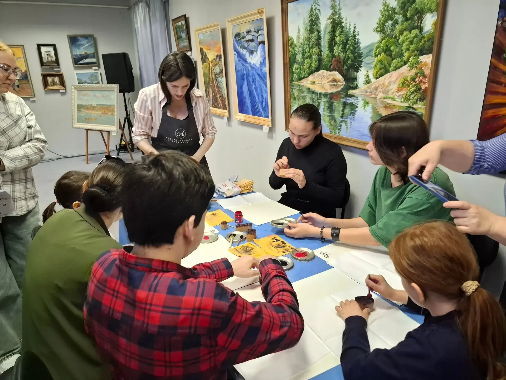 Погружение в историю: как 7 и 8 классы провели «Ночь музеев» в Бердске 🎨🕰️15 мая учащиеся 7-х и 8-х 