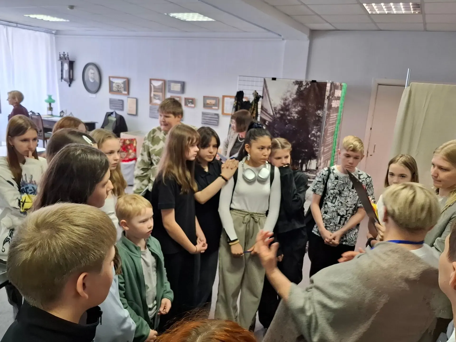Погружение в историю: как 7 и 8 классы провели «Ночь музеев» в Бердске 🎨🕰️15 мая учащиеся 7-х и 8-х 