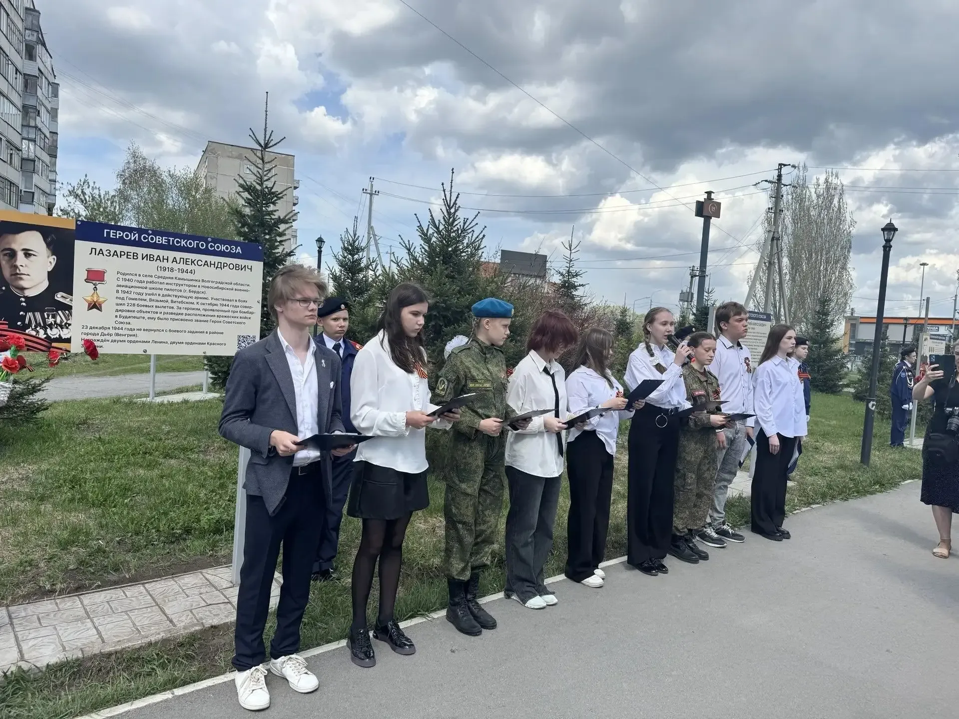 🇷🇺 9 мая на улице Горького состоялась торжественная церемония открытия Аллеи памяти героев Великой О