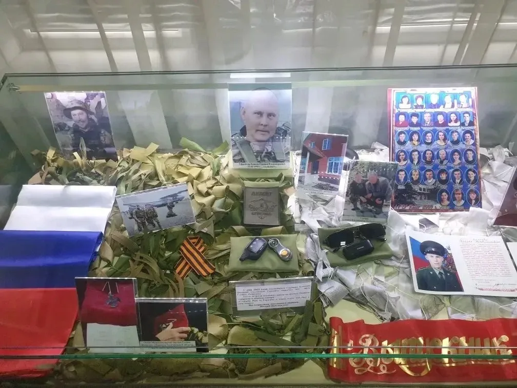 🇷🇺 Вчера в школьном музее проведена встреча с матерью погибшего на специальной военной операции выпу