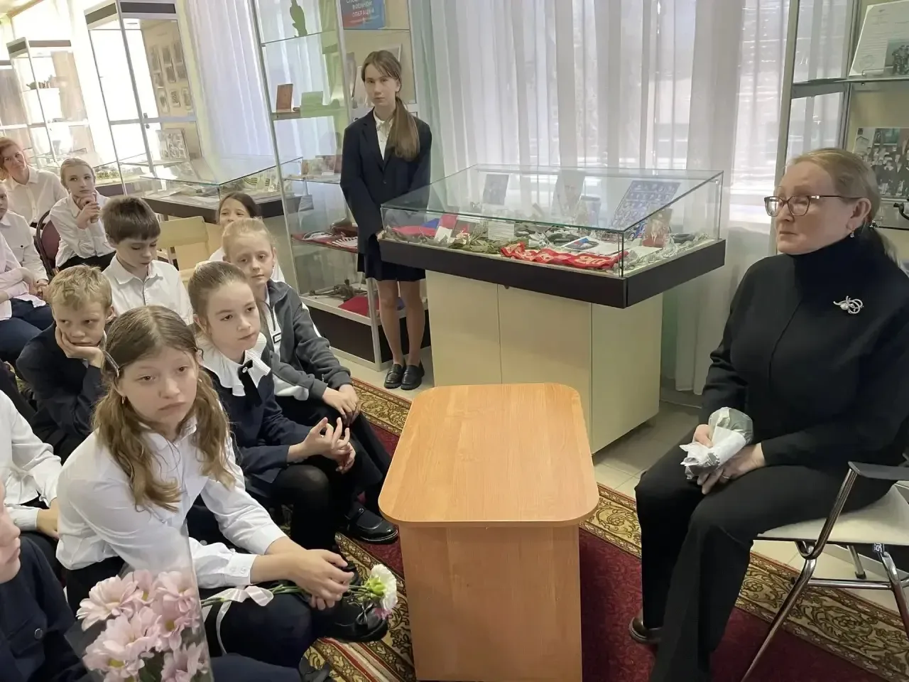 🇷🇺 Вчера в школьном музее проведена встреча с матерью погибшего на специальной военной операции выпу