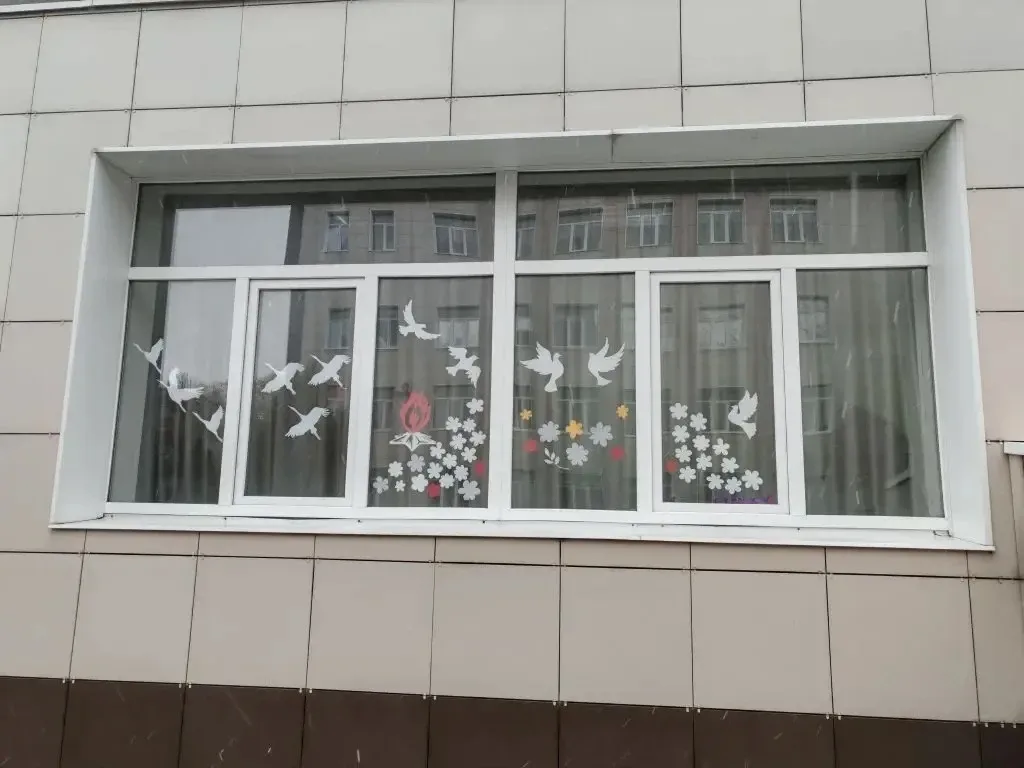 🕊️ Наш лицей принял участие во Всероссийской акции «Окна Победы»!   Ученики и педагоги вместе украси