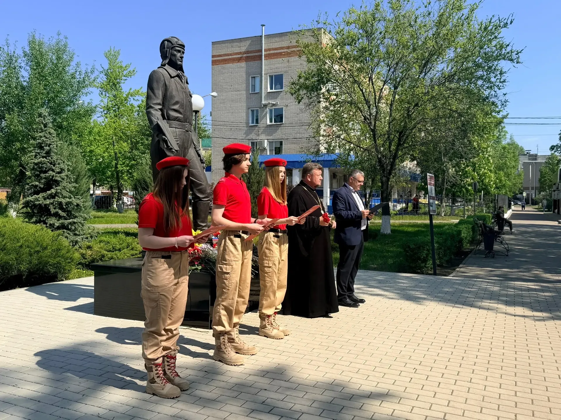 🎖 ПАМЯТЬ О ГЕРОЕ  День Победы — это день, когда мы отмечаем победу советского народа в Великой Отече