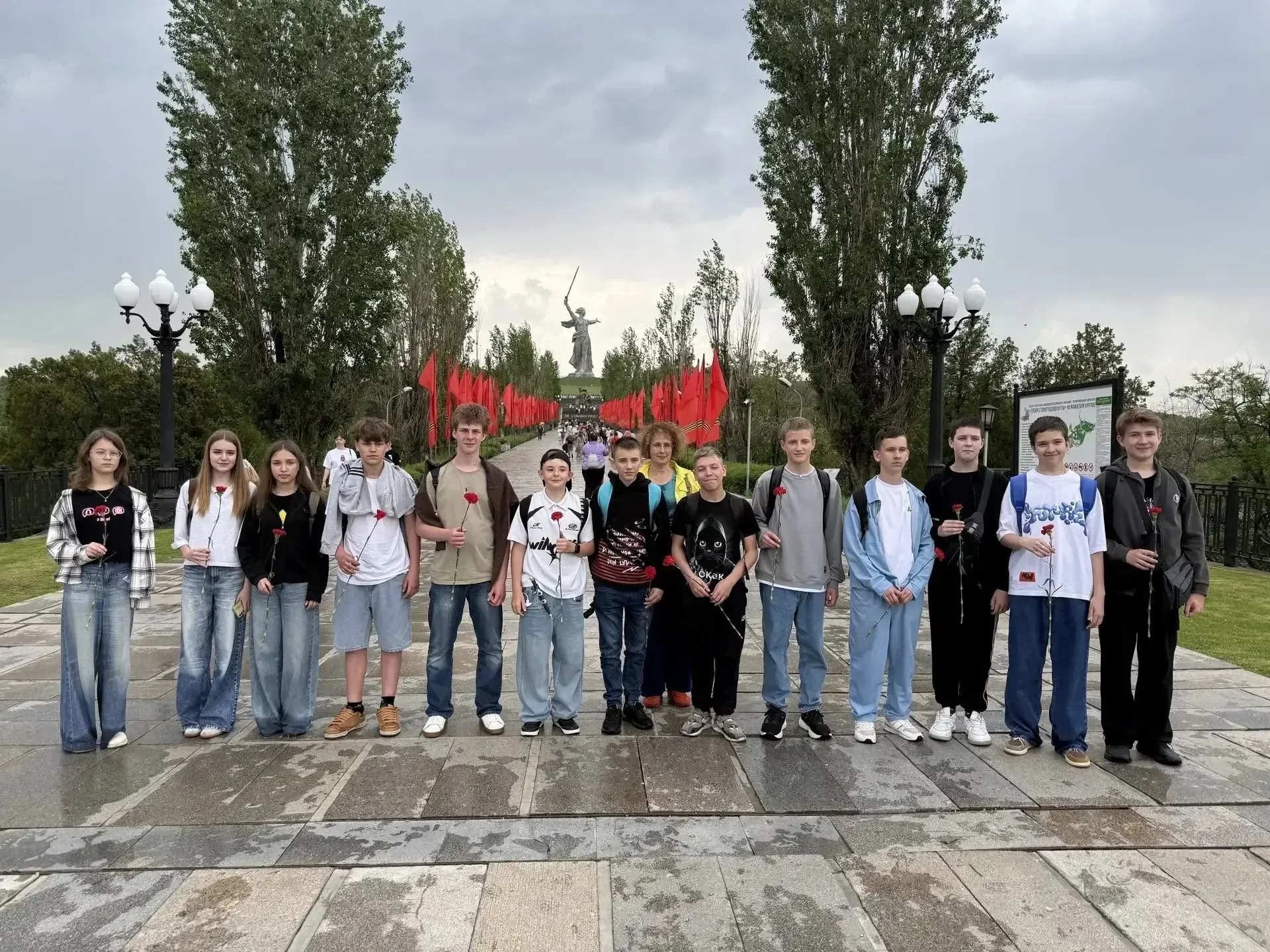 ГОРОД - КРЕПОСТЬ  Волгоград сегодня – гостеприимный современный город. Сталинград в годы Великой Оте