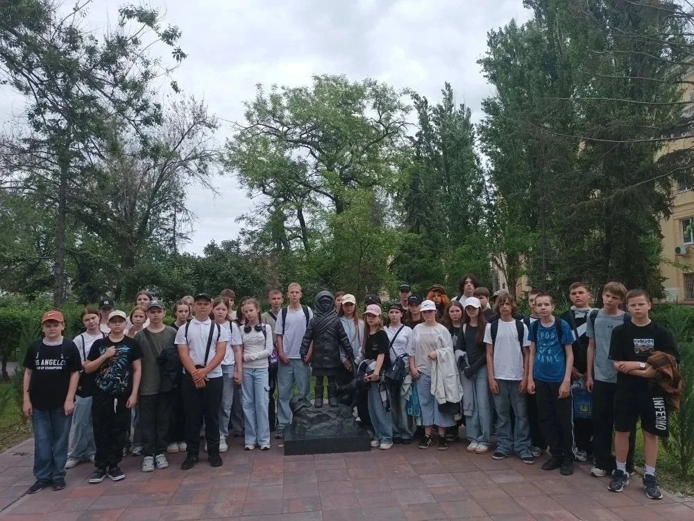 ГОРОД - КРЕПОСТЬ  Волгоград сегодня – гостеприимный современный город. Сталинград в годы Великой Оте