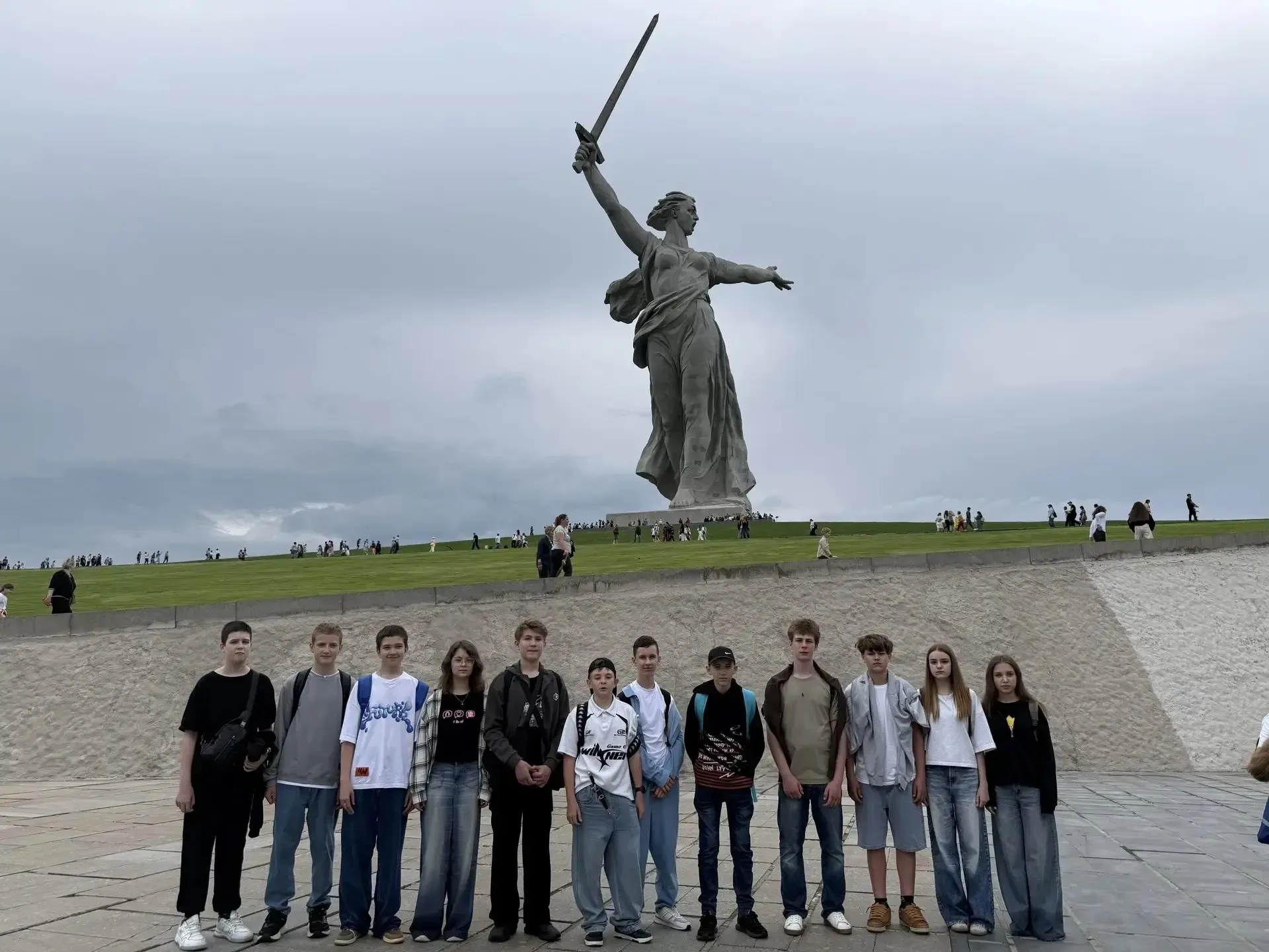ГОРОД - КРЕПОСТЬ  Волгоград сегодня – гостеприимный современный город. Сталинград в годы Великой Оте
