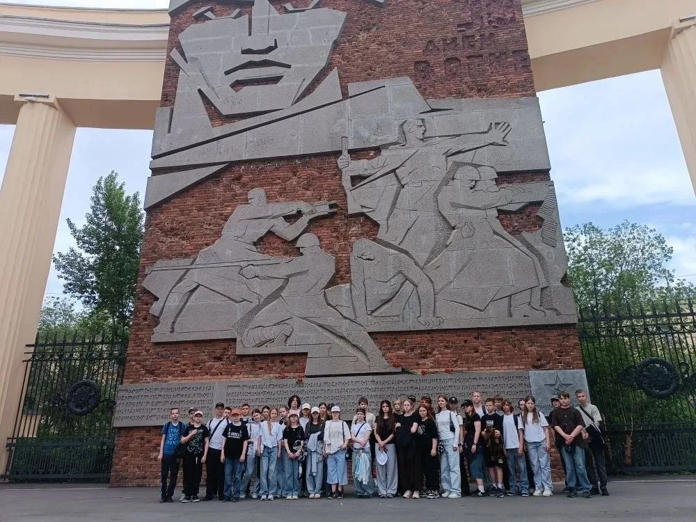 ГОРОД - КРЕПОСТЬ  Волгоград сегодня – гостеприимный современный город. Сталинград в годы Великой Оте