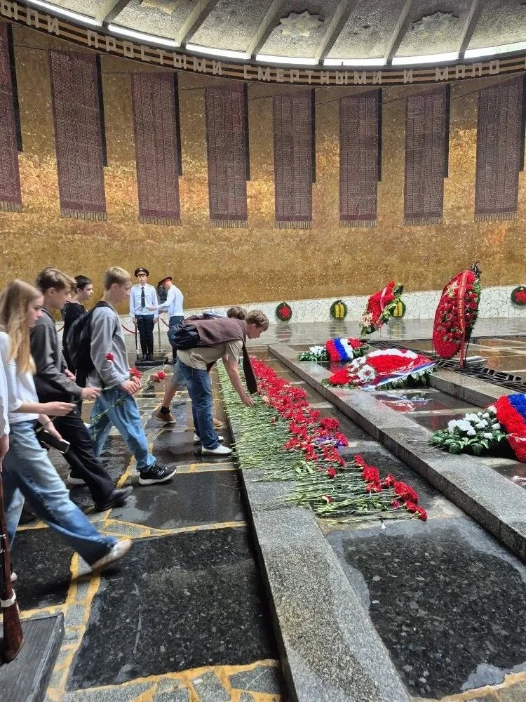 ГОРОД - КРЕПОСТЬ  Волгоград сегодня – гостеприимный современный город. Сталинград в годы Великой Оте
