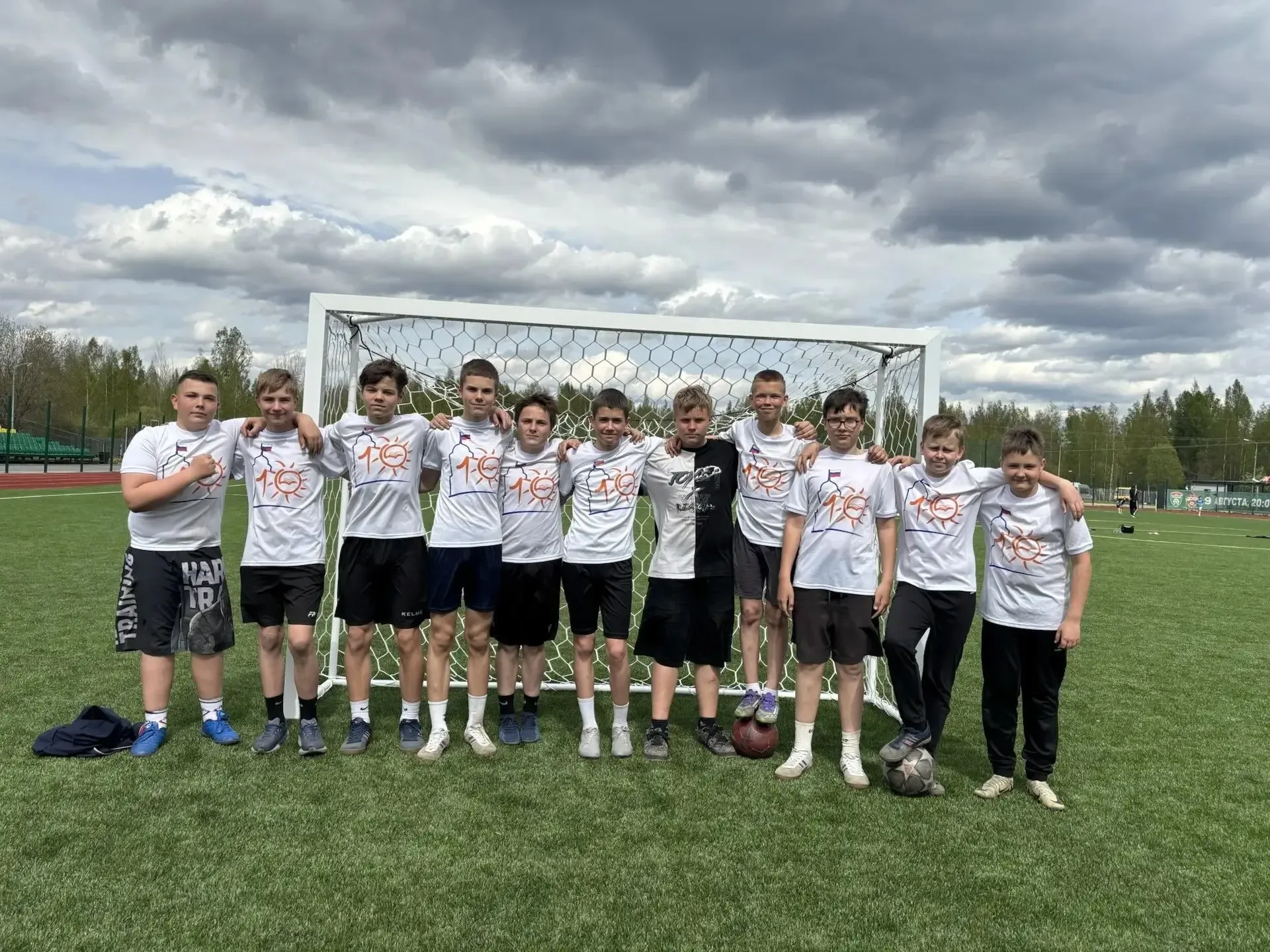 ⚽ «Кожаный мяч»: наш состав сыграл зональный этап!  Сегодня, 12 мая, команда нашей школы сыграла пре