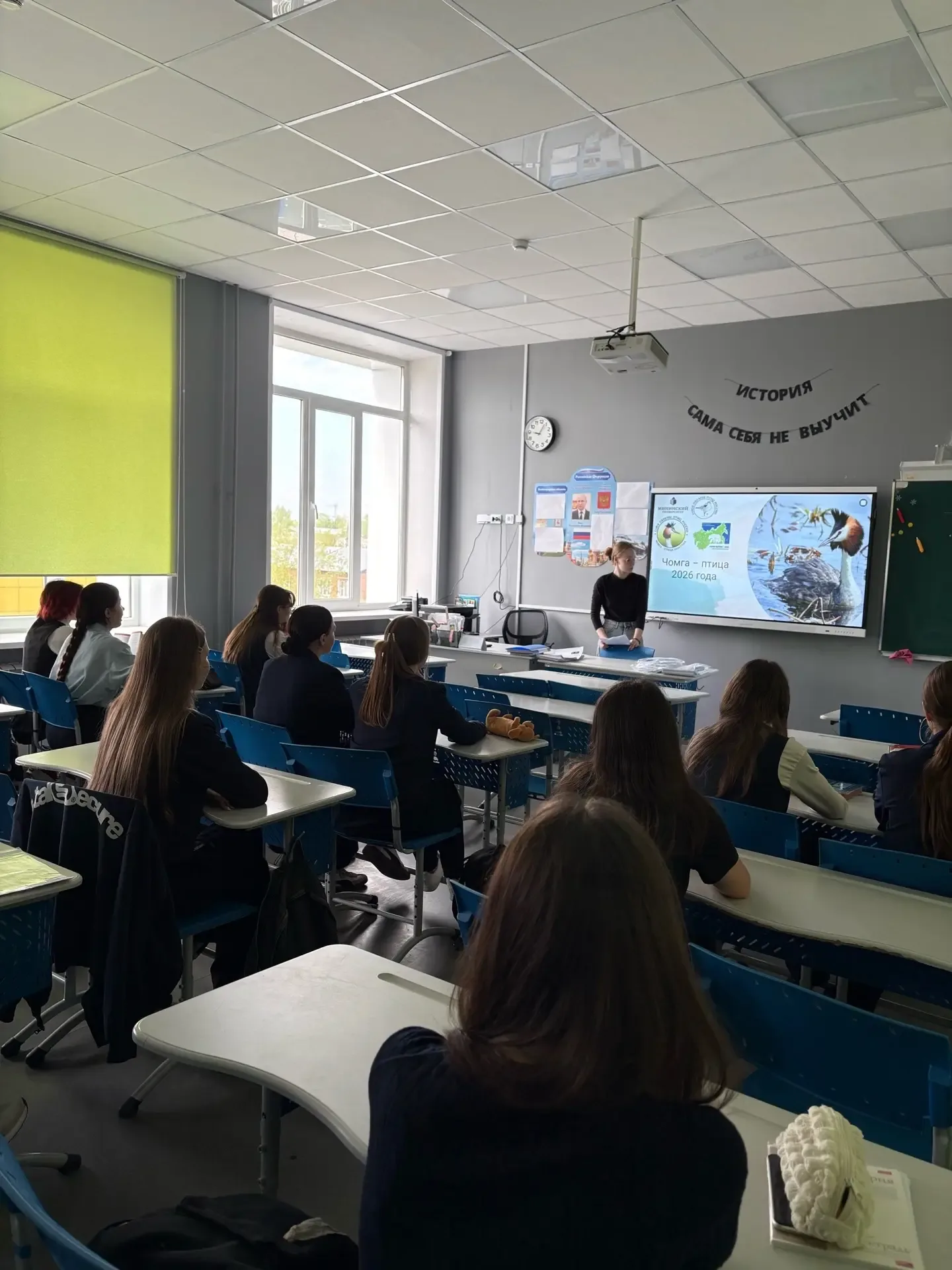 «К обучающимся 10а класса сегодня, 14 мая, пришла студентка 2 курса - наша выпускница Алина Блинова.