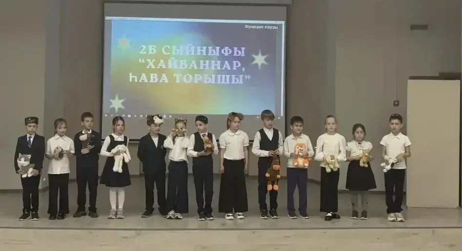 Сегодня в актовом зале нашей гимназии прошел Фестиваль детской татарской песни среди учащихся началь