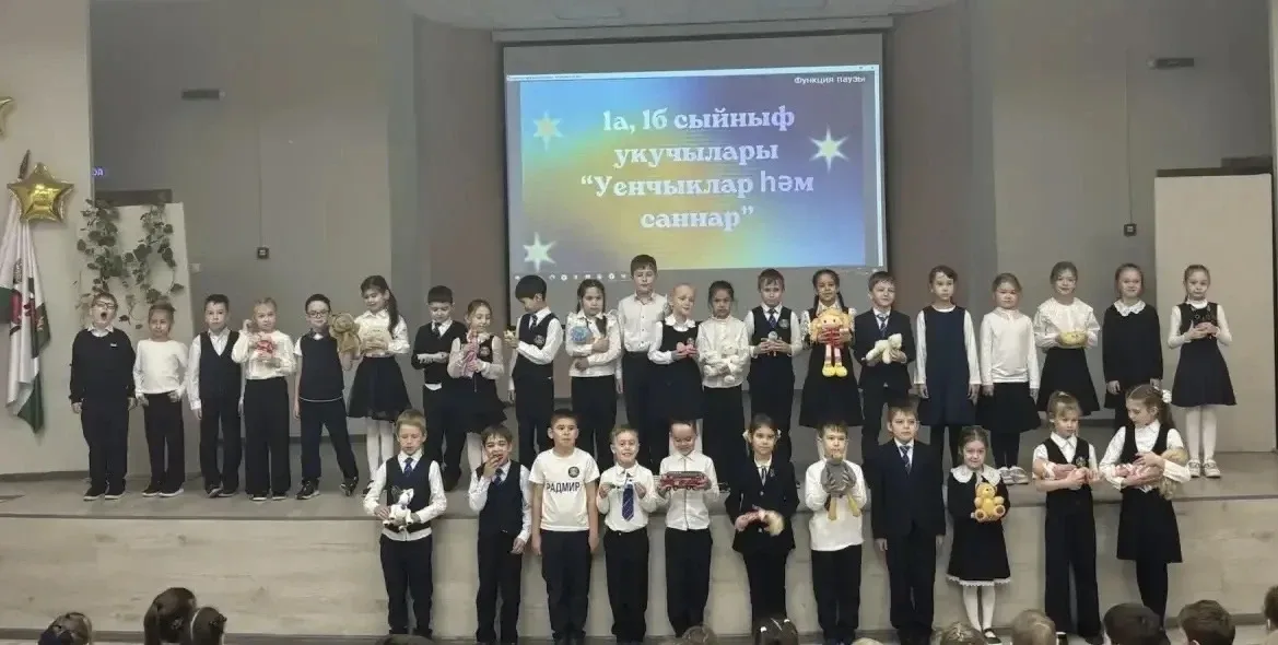 Сегодня в актовом зале нашей гимназии прошел Фестиваль детской татарской песни среди учащихся началь