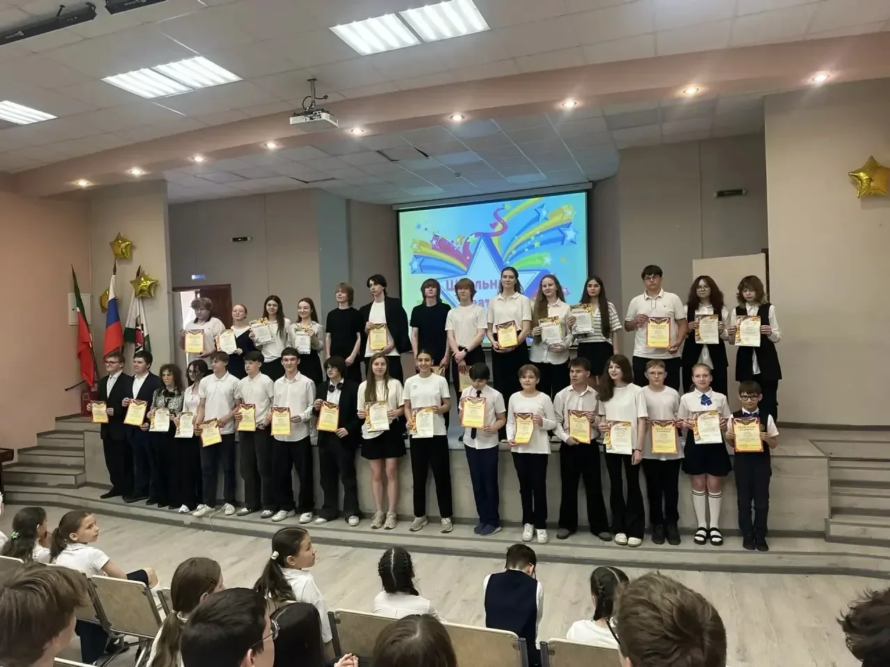 Заканчивается учебный год, а это значит настала пора чествовать гимназистов, которые проявили себя в