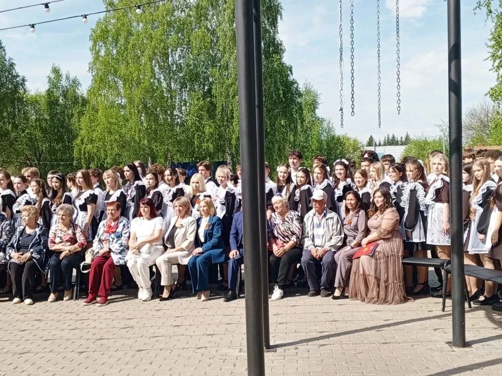 ✨ “Вальс Победы” – помним и гордимся! ✨  Учащиеся 11-ых классов #нашей3гимназии приняли участие в ва