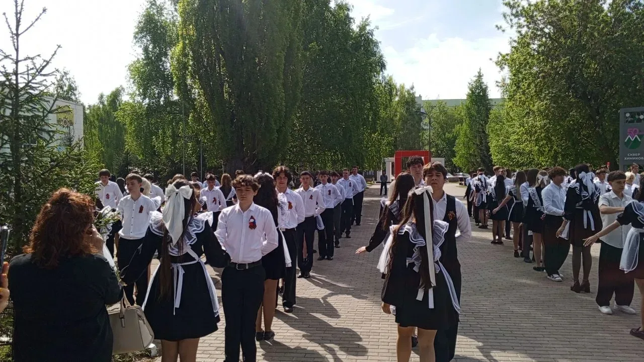 ✨ “Вальс Победы” – помним и гордимся! ✨  Учащиеся 11-ых классов #нашей3гимназии приняли участие в ва