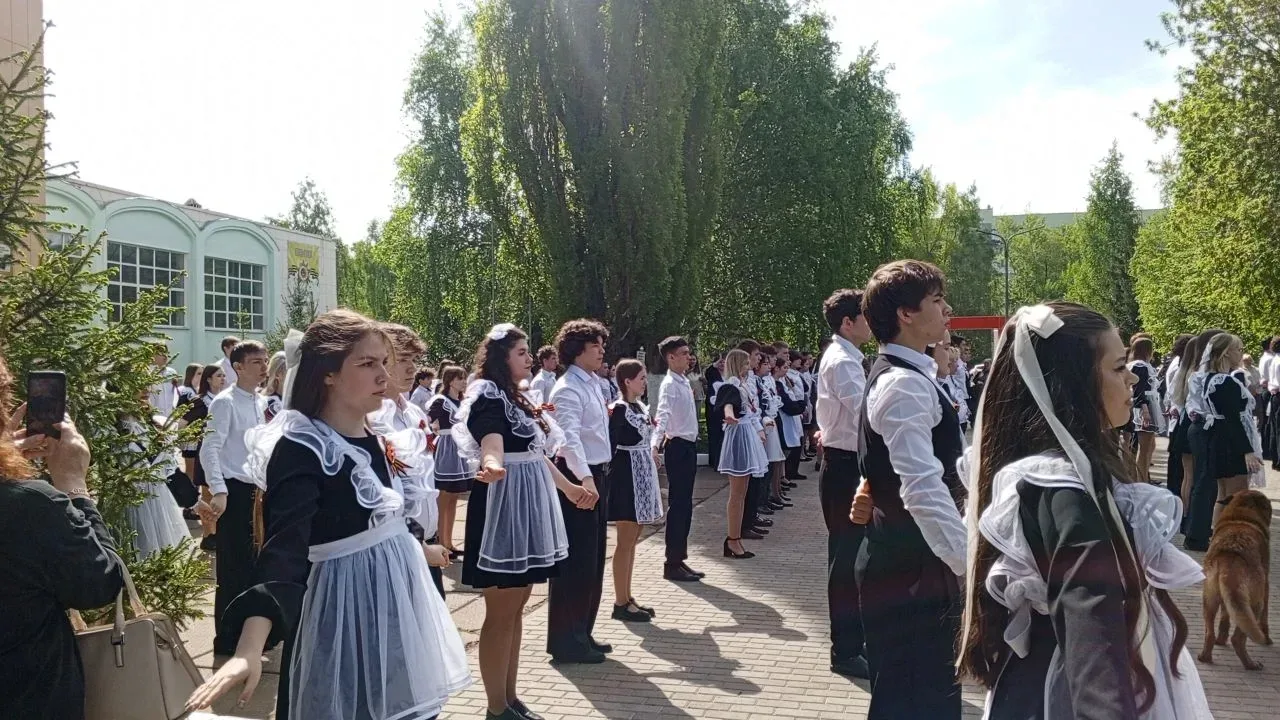 ✨ “Вальс Победы” – помним и гордимся! ✨  Учащиеся 11-ых классов #нашей3гимназии приняли участие в ва