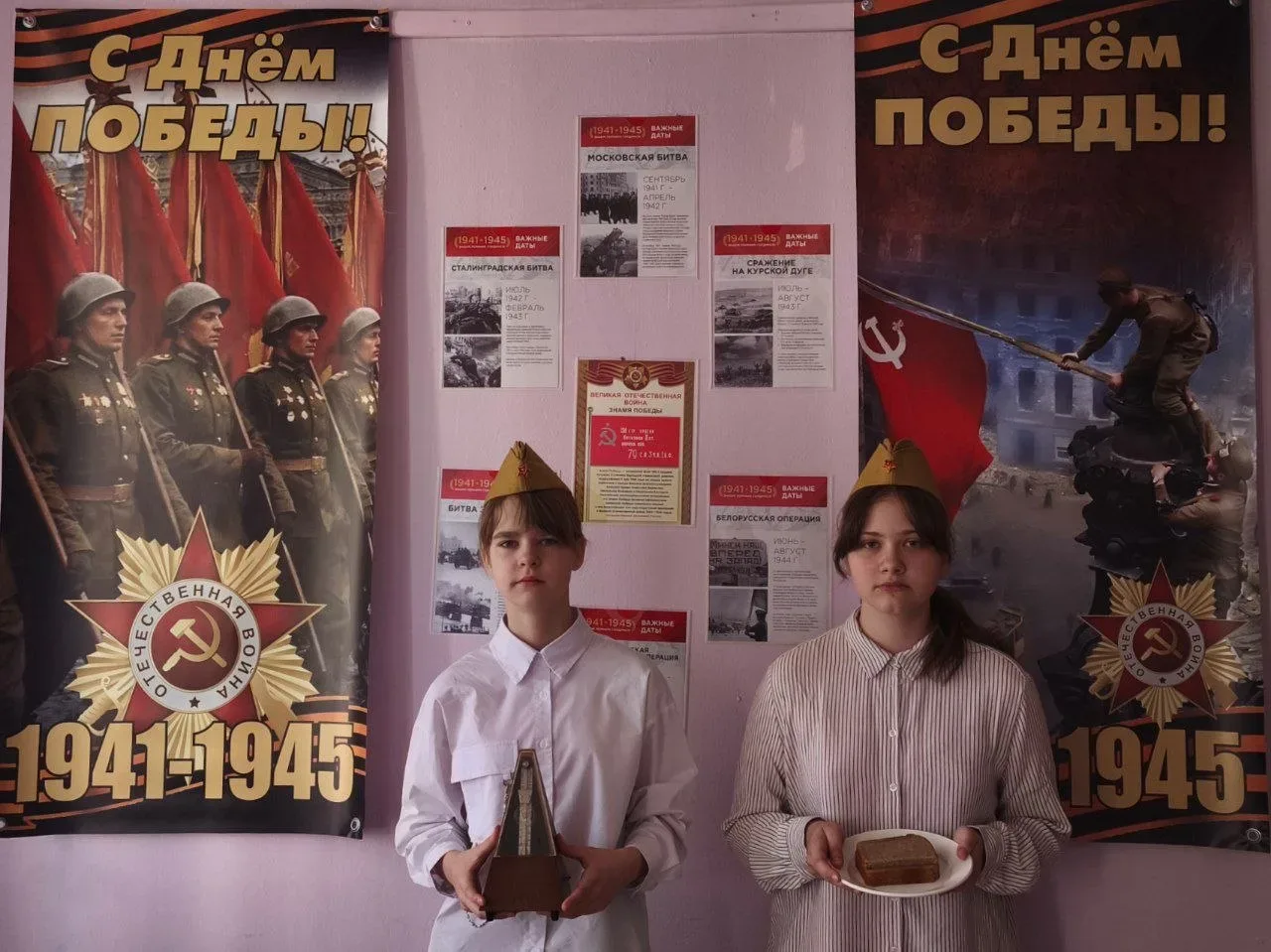 В преддверии празднования 9 мая в нашей школе прошли патриотические акции «Георгиевская ленточка» и 