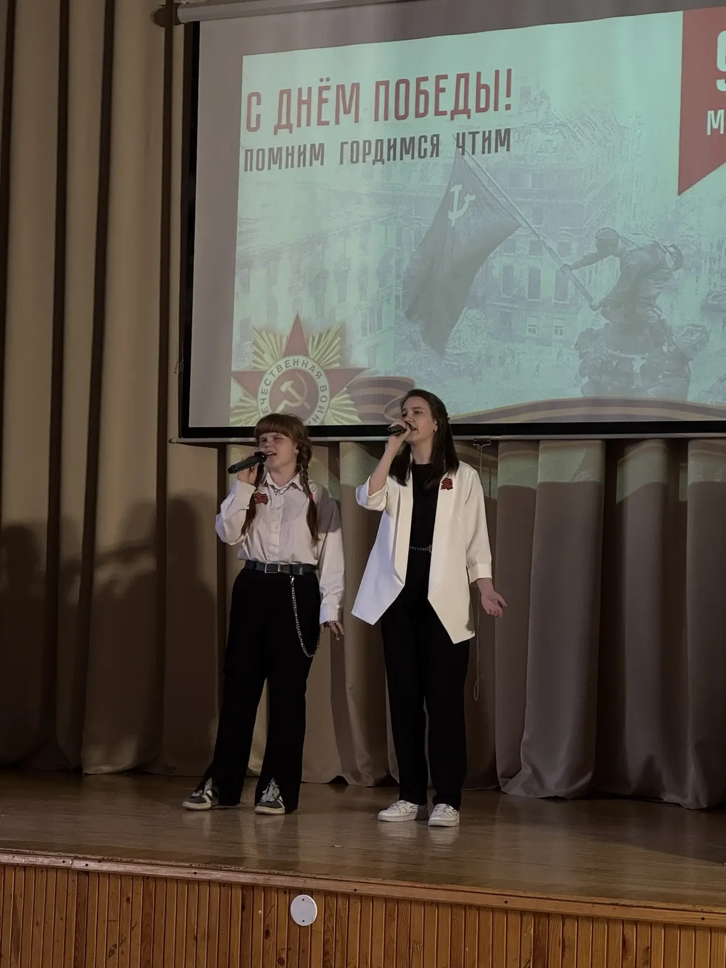 «Песни Великой Победы: марафон памяти и связи поколений». 8 мая в нашей школе в рамках Всероссийской