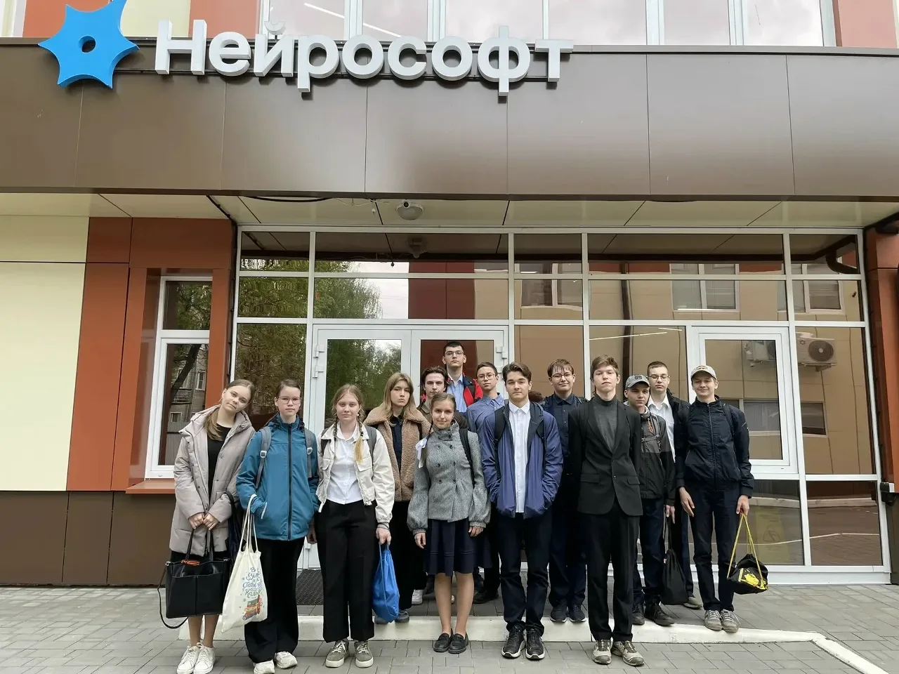 8 мая учащиеся 8а и 10а классов посетили с экскурсией офис компании «Нейрософт», основанной в 1992 г