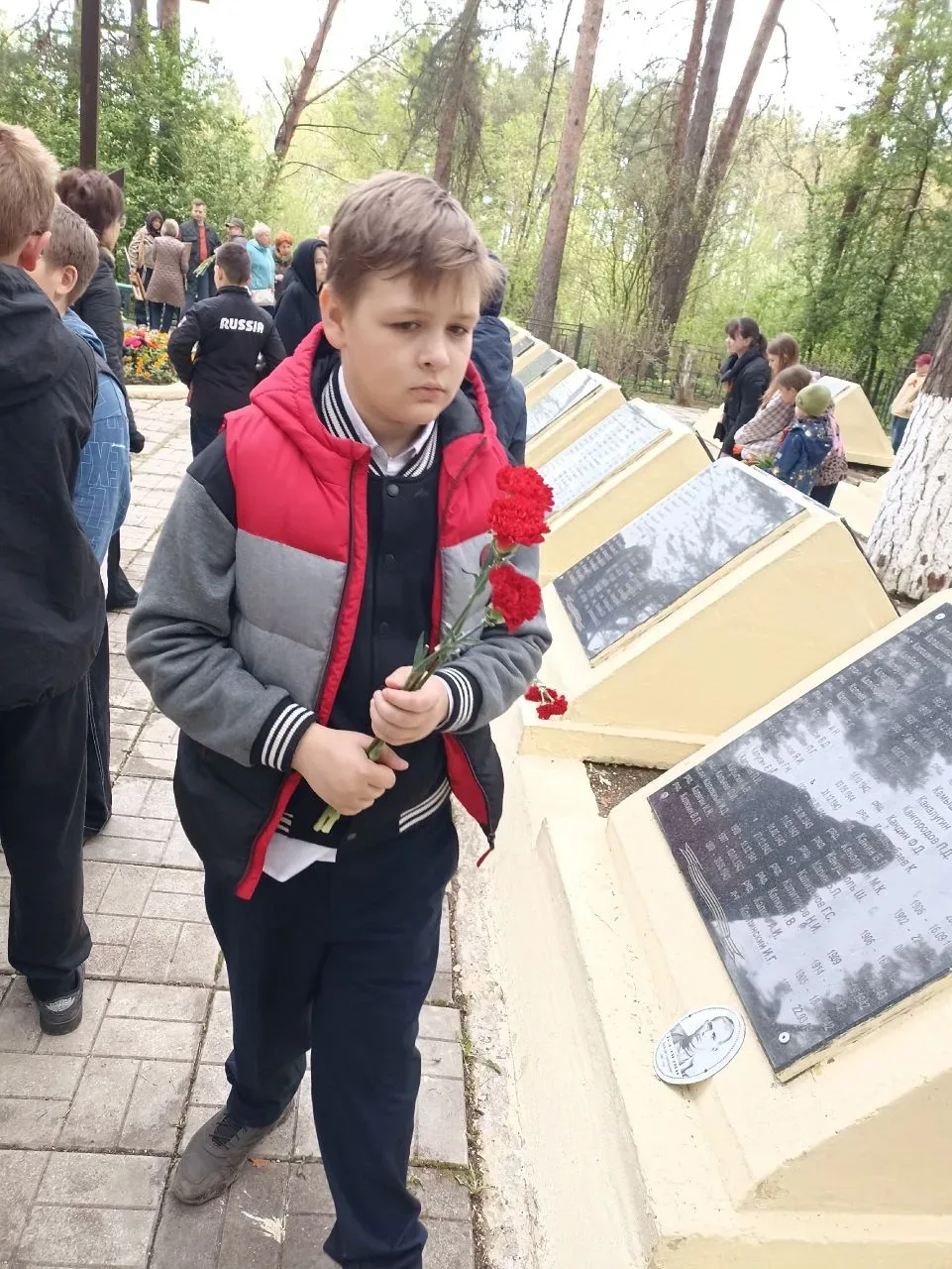 🎗️ 9 мая учащиеся и родители 5 "Г" (классный руководитель Савельева Ж.А.), 5 "Д" (классный руководит