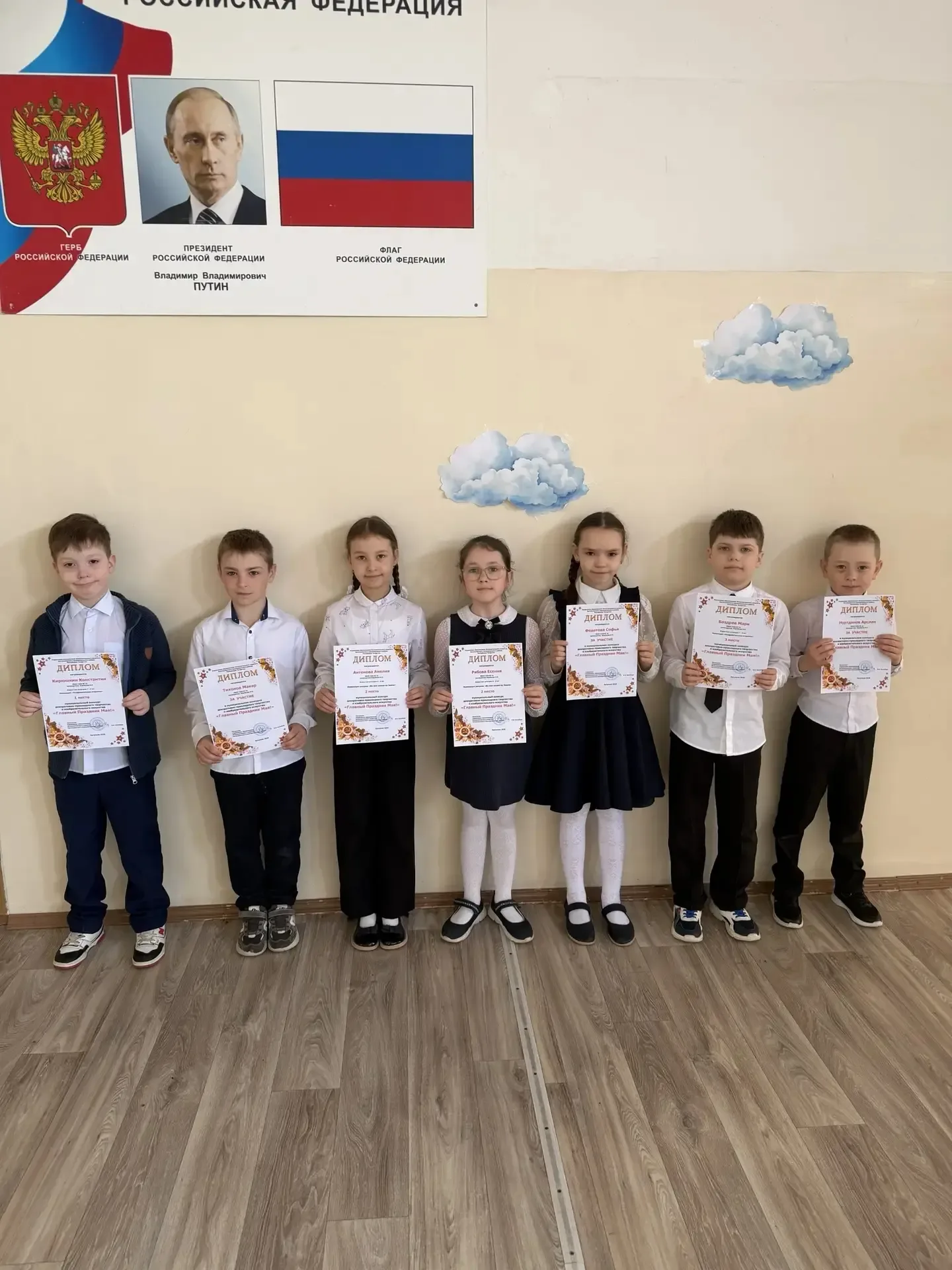 Поздравляем учеников 1А класса, принявших участие в муниципальном конкурсе декоративно-прикладного и