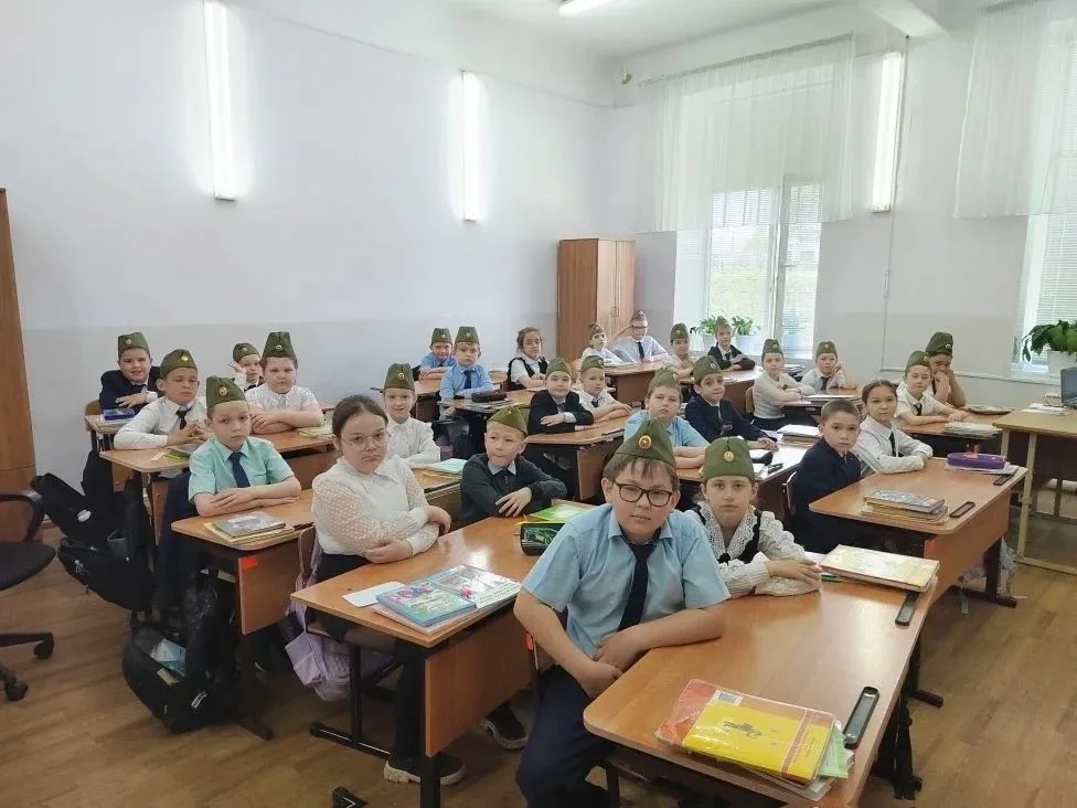 В рамках подготовки к празднованию Дня Победы ученики 2А класса приняли участие в творческой акции. 