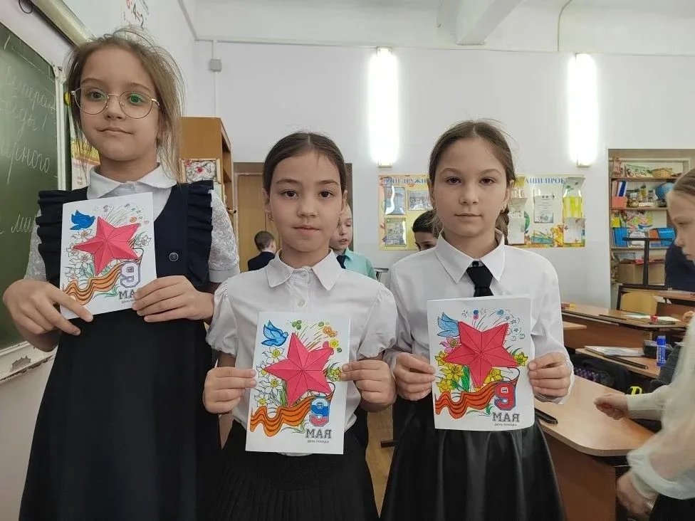 В рамках подготовки к празднованию Дня Победы ученики 2А класса приняли участие в творческой акции. 