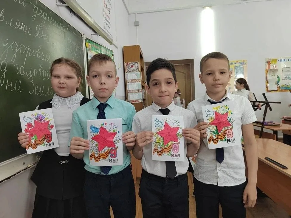 В рамках подготовки к празднованию Дня Победы ученики 2А класса приняли участие в творческой акции. 
